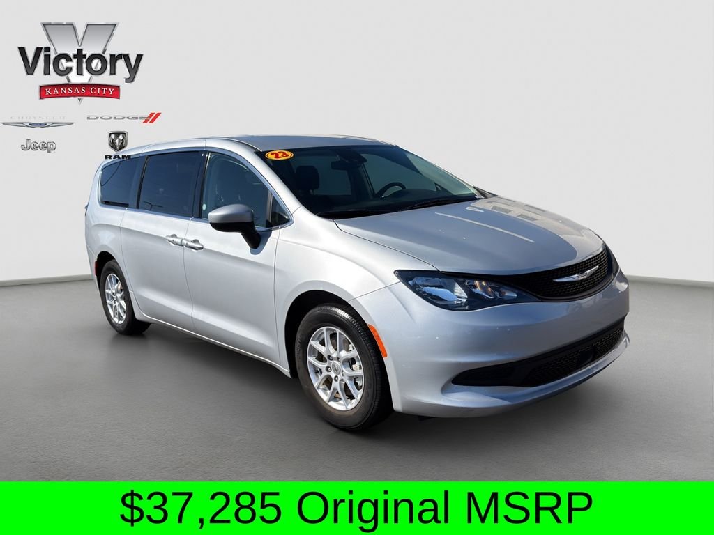 2023 Chrysler Voyager LX's photo