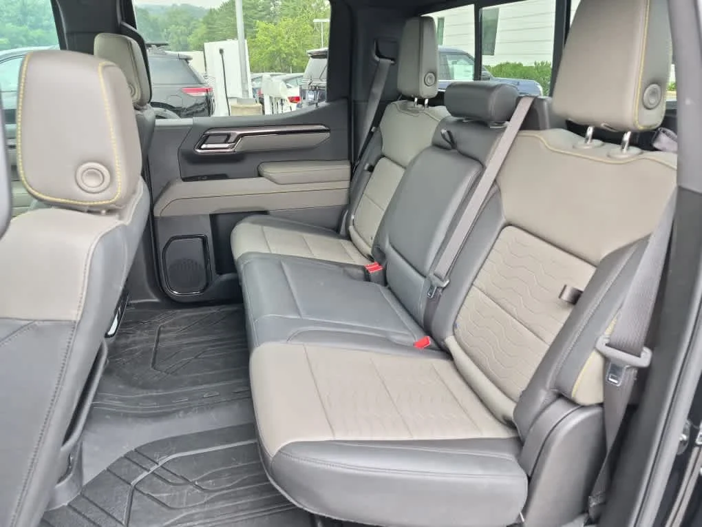 Used 2025 Black Chevrolet ZR2 image 7