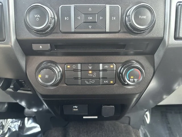 Used 2018 Gray Ford XLT image 18