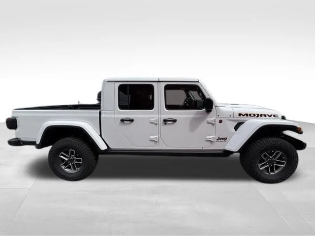 New 2026 Bright White Clear-Coat Exterior Paint Jeep Mojave image 6