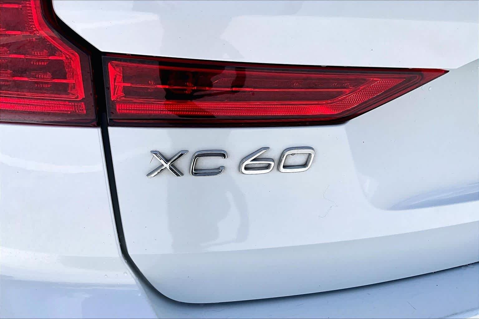 Used 2021 Crystal White Metallic Volvo Inscription image 31