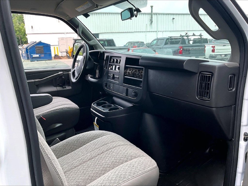 2026 Chevrolet Express Cargo Work Van - Photo 10