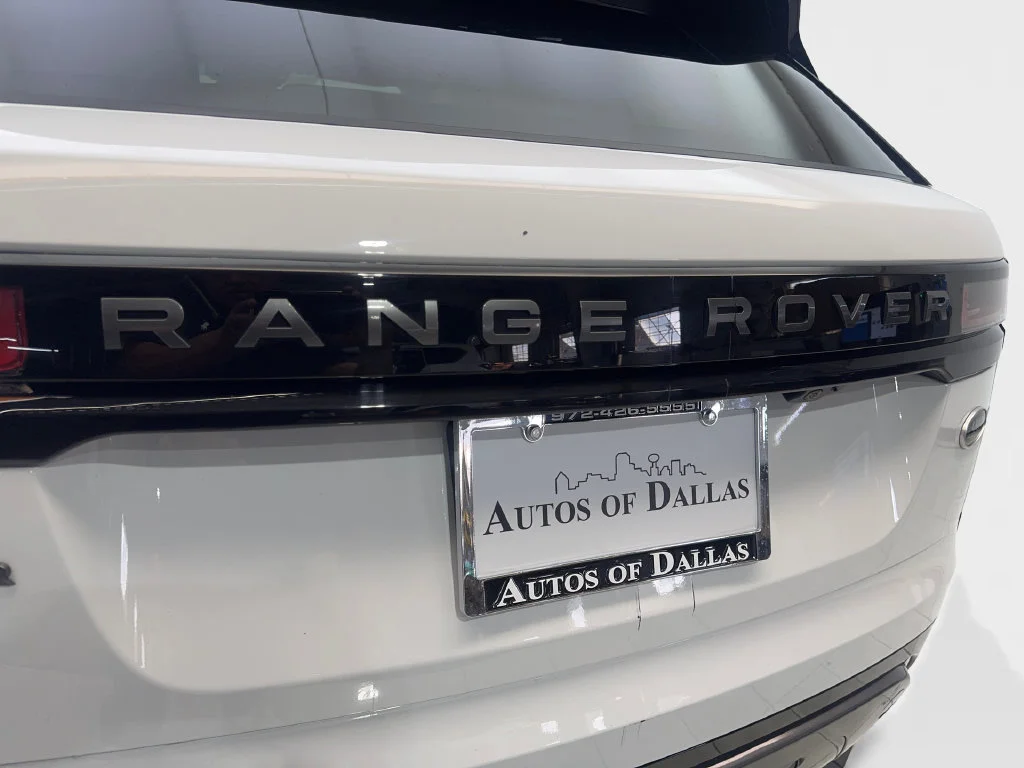 Used 2023 White Land Rover R-Dynamic S image 23