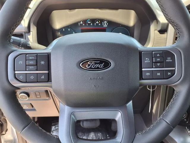 New 2026 Oxford White Ford XLT image 15