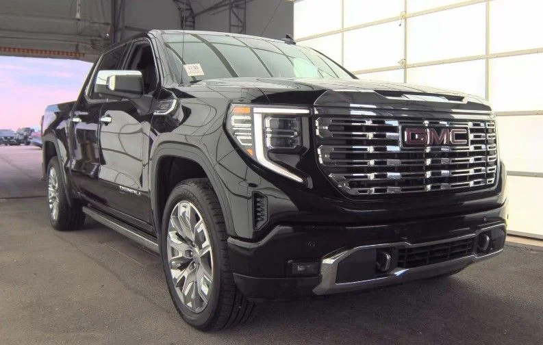 2023 GMC Sierra 4WD Crew Cab Short Box Denali's photo