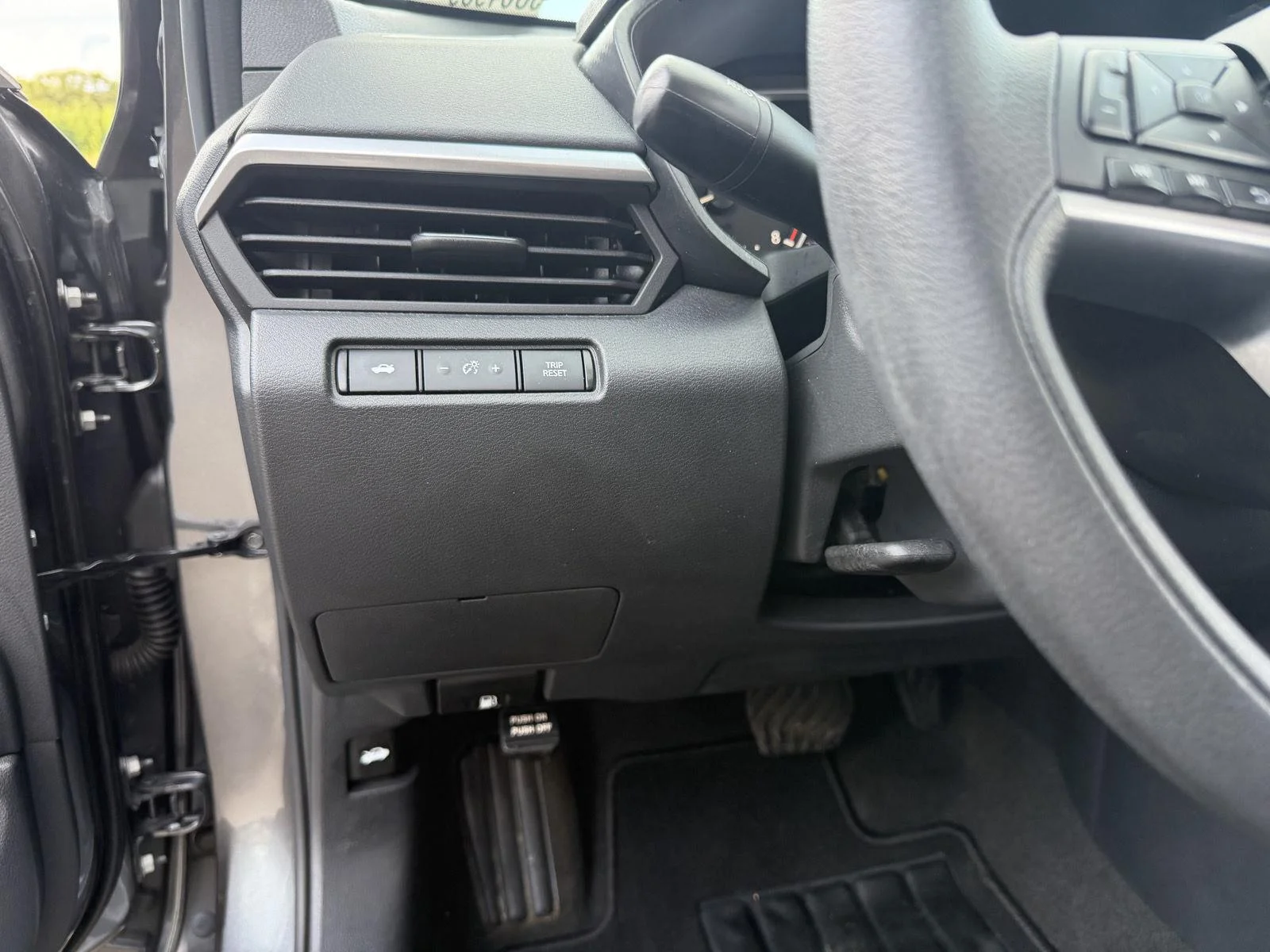 Used 2022 Gun Metallic Nissan 2.5 SV image 15