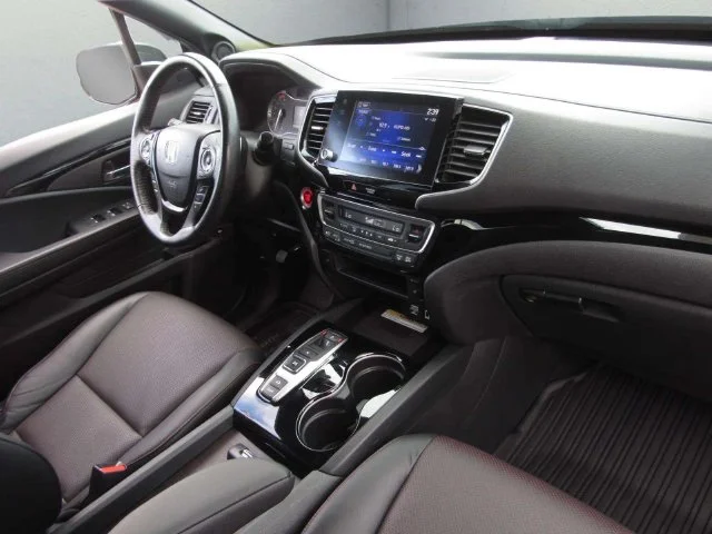 Certified Used 2022 Crystal Black Pearl Honda AWD BLACK EDITION image 10