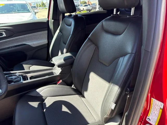 Used 2025 Red Jeep Latitude image 21