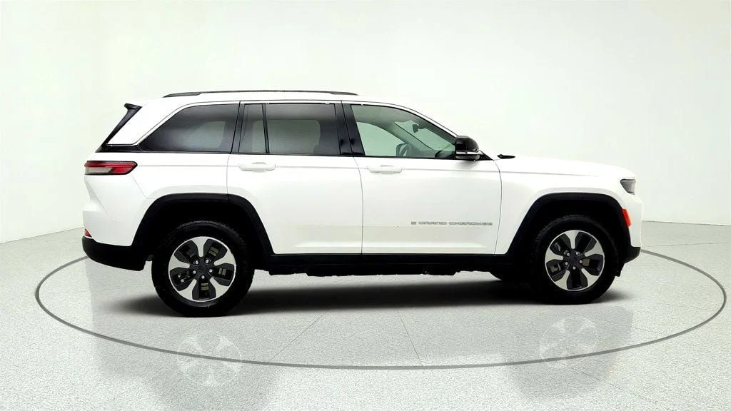 Used 2023 Bright White Clearcoat Jeep 4x4 image 4