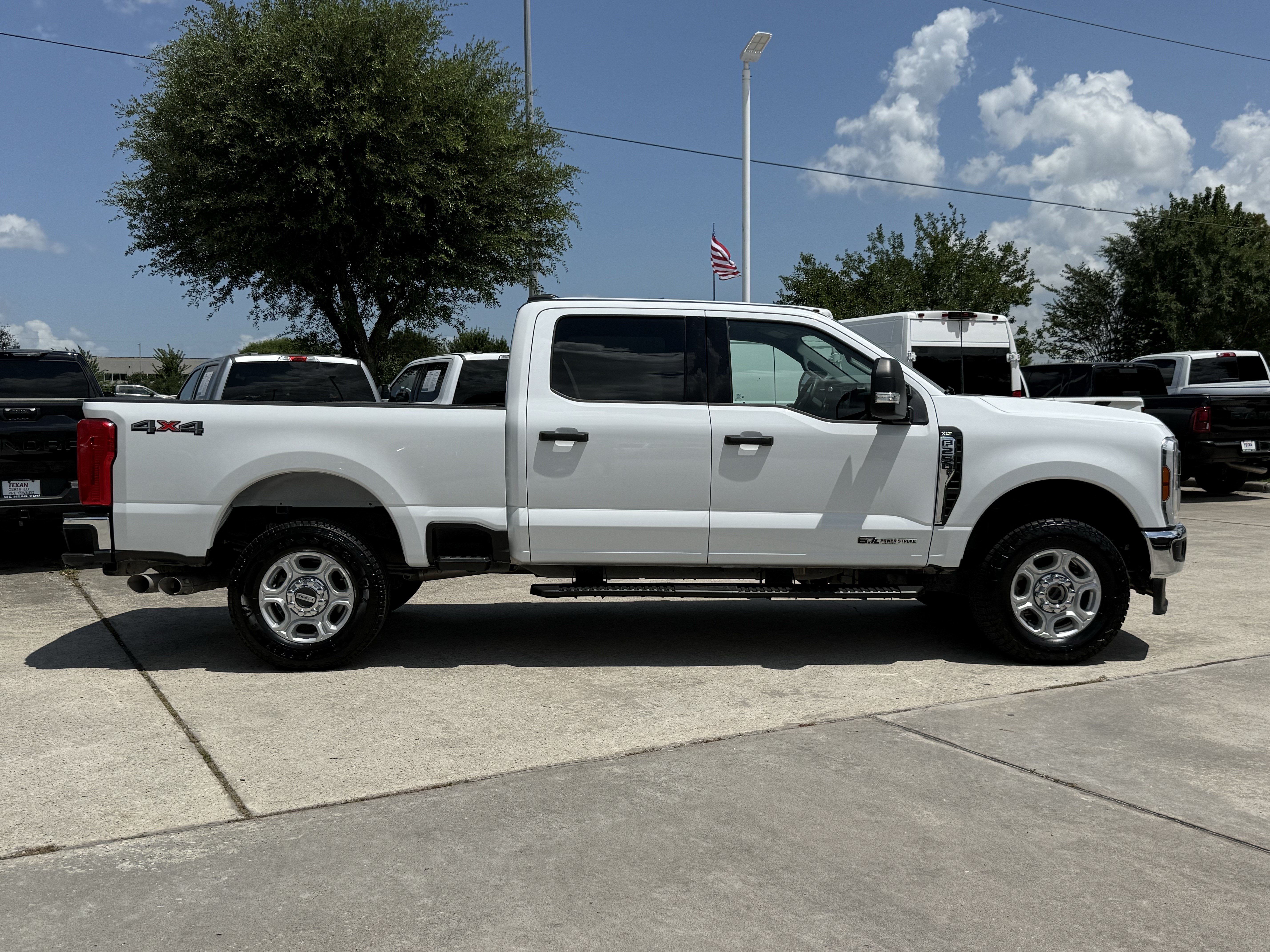 Used 2025 Oxford White Ford XLT image 3