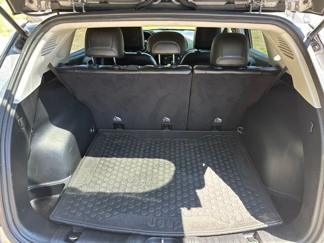 Used 2018 Billet Silver Metallic Clearcoat Jeep Latitude image 17