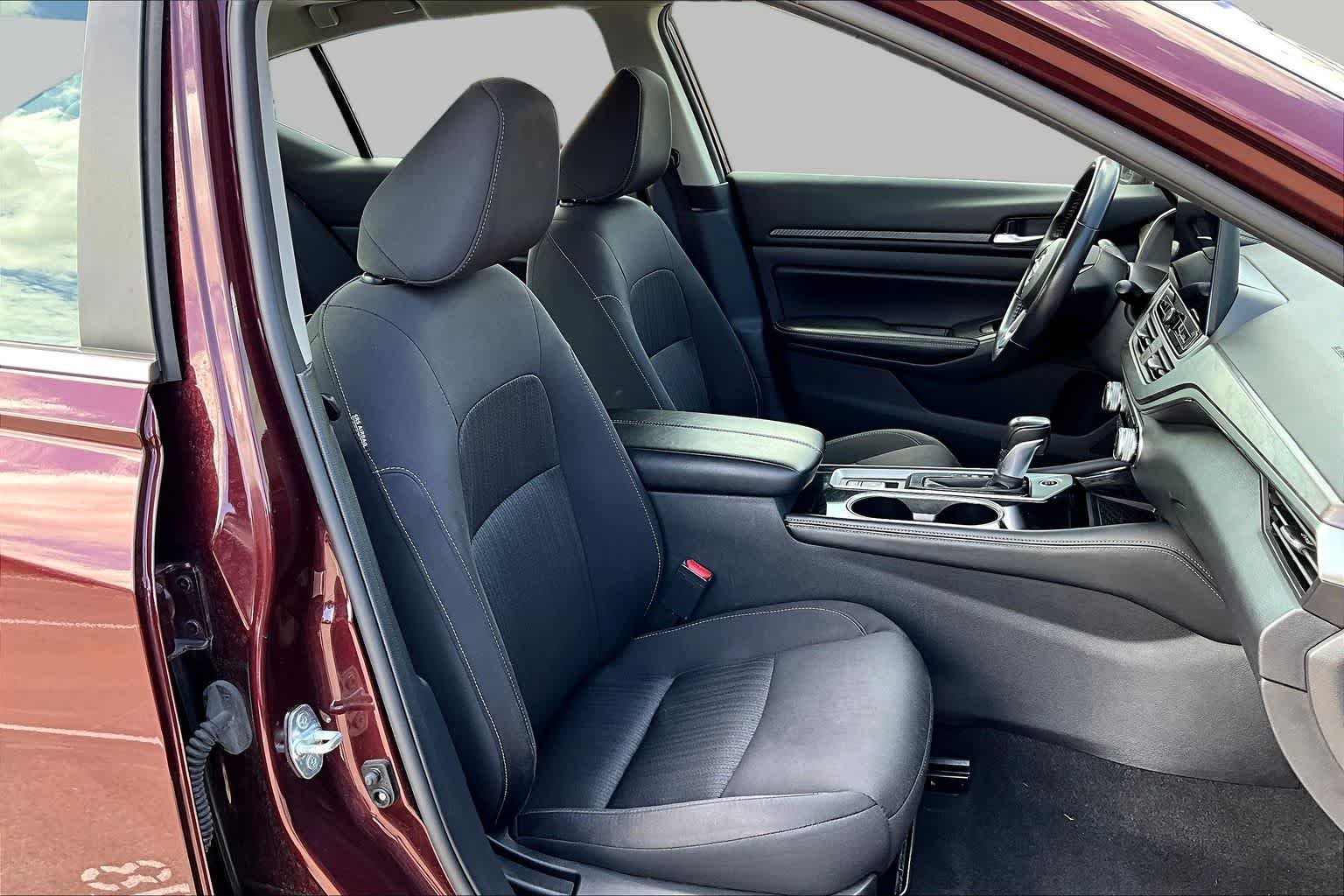 Used 2024 Garnet Pearl Metallic Nissan 2.5 SV image 9