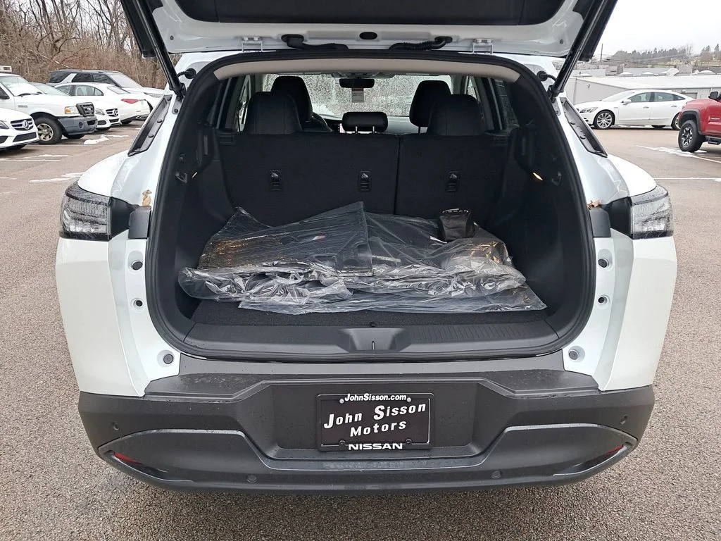 New 2026 White Nissan SL image 41