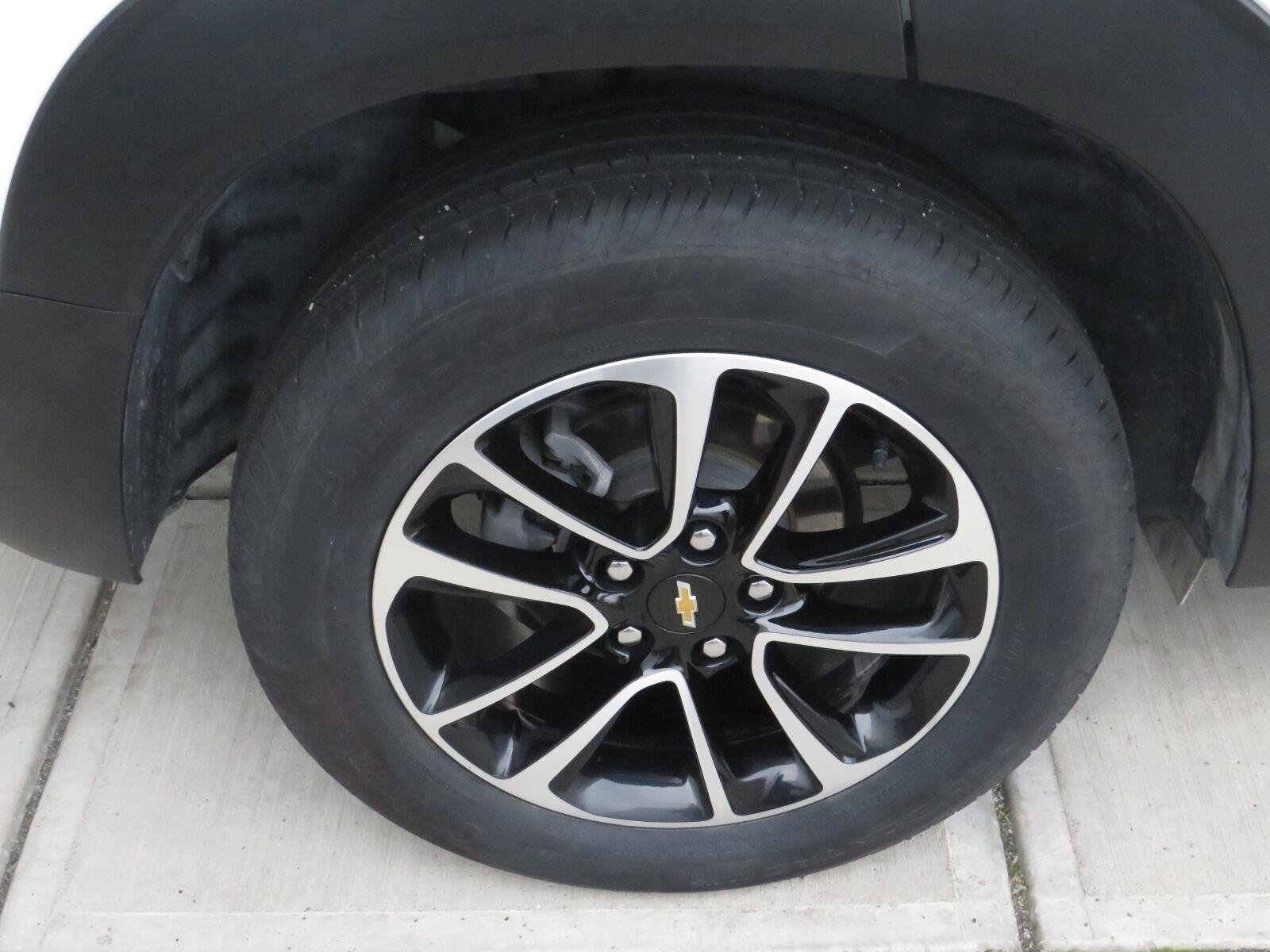 Used 2024 Summit White Chevrolet LT image 15