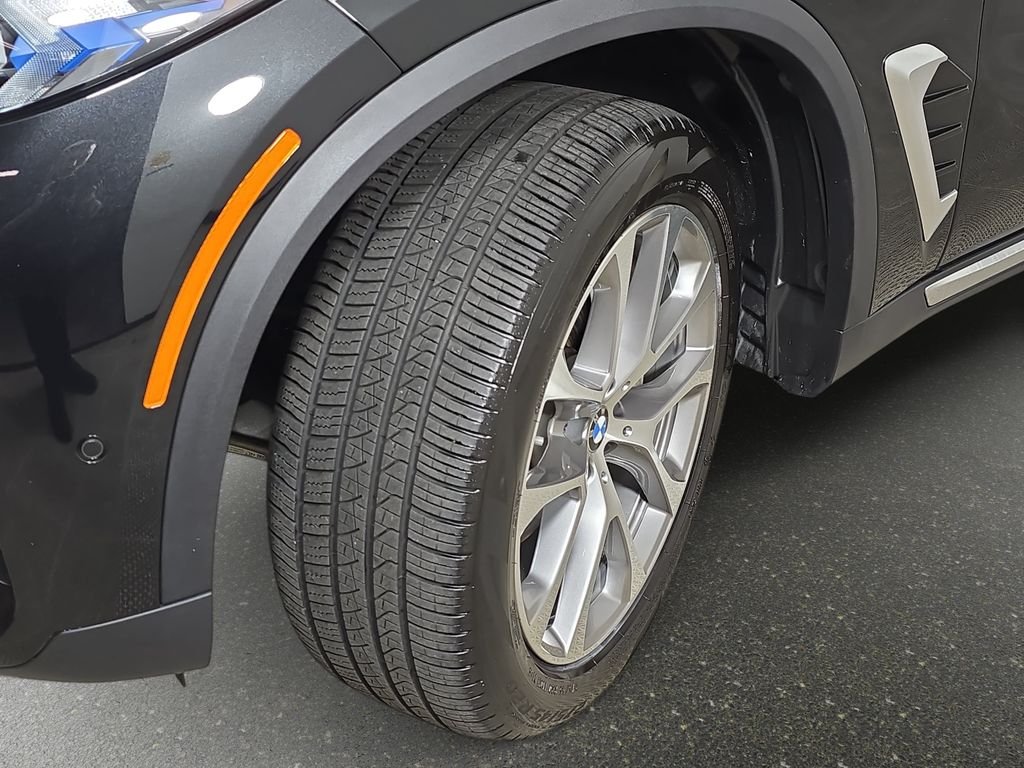 Used 2026 Black Sapphire Metallic BMW xDrive40i image 37