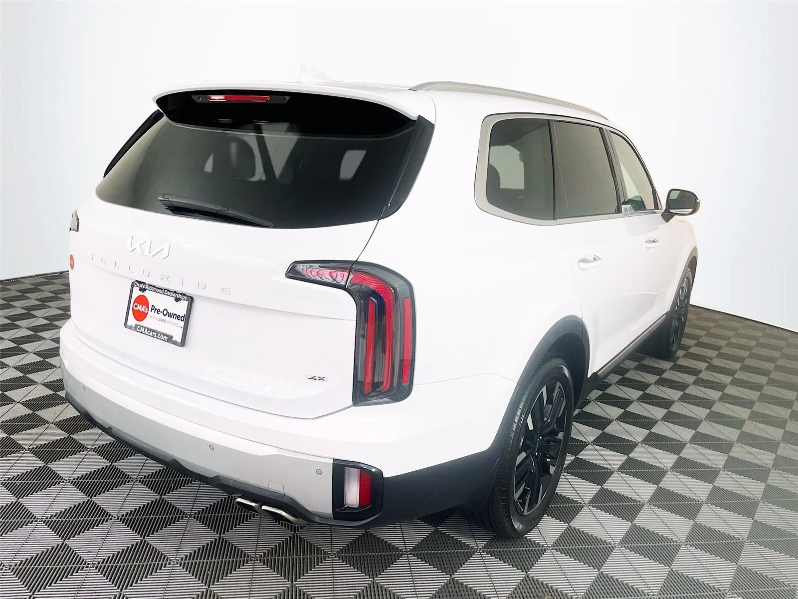 Used 2024 Glacial White Pearl Kia SX-Prestige image 10