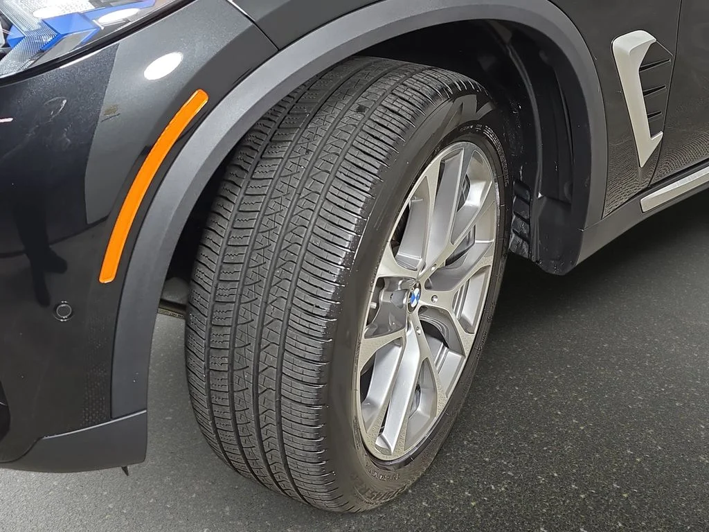 Used 2026 Black Sapphire Metallic BMW xDrive40i image 37