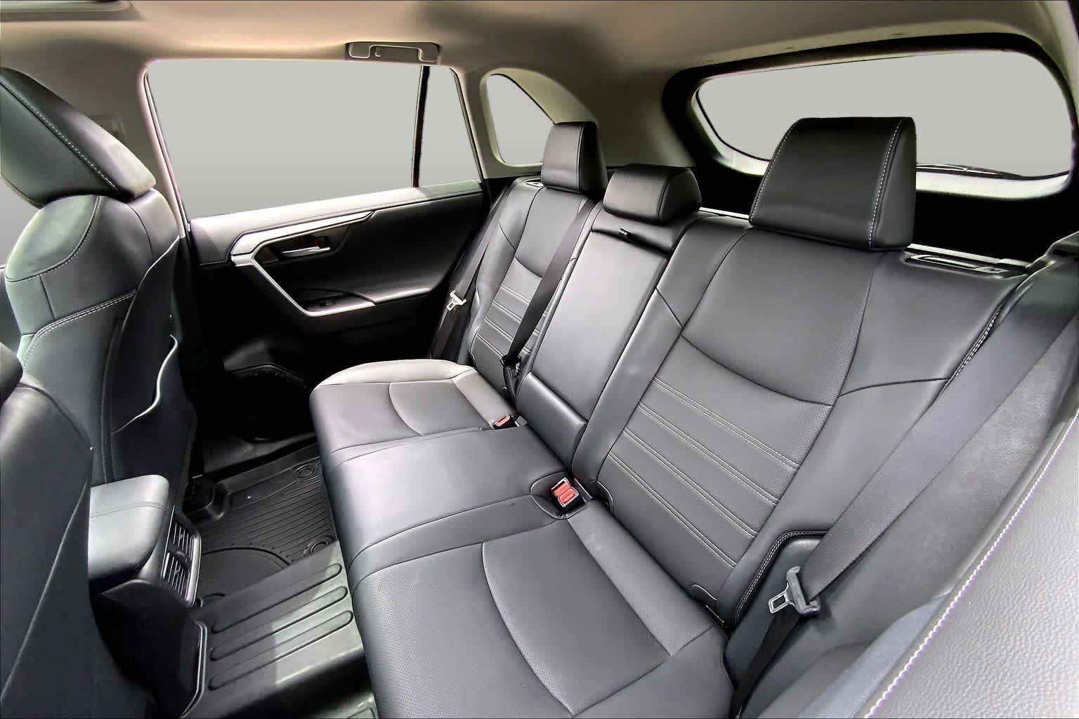Used 2025 Wind Chill Pearl Toyota Limited image 21