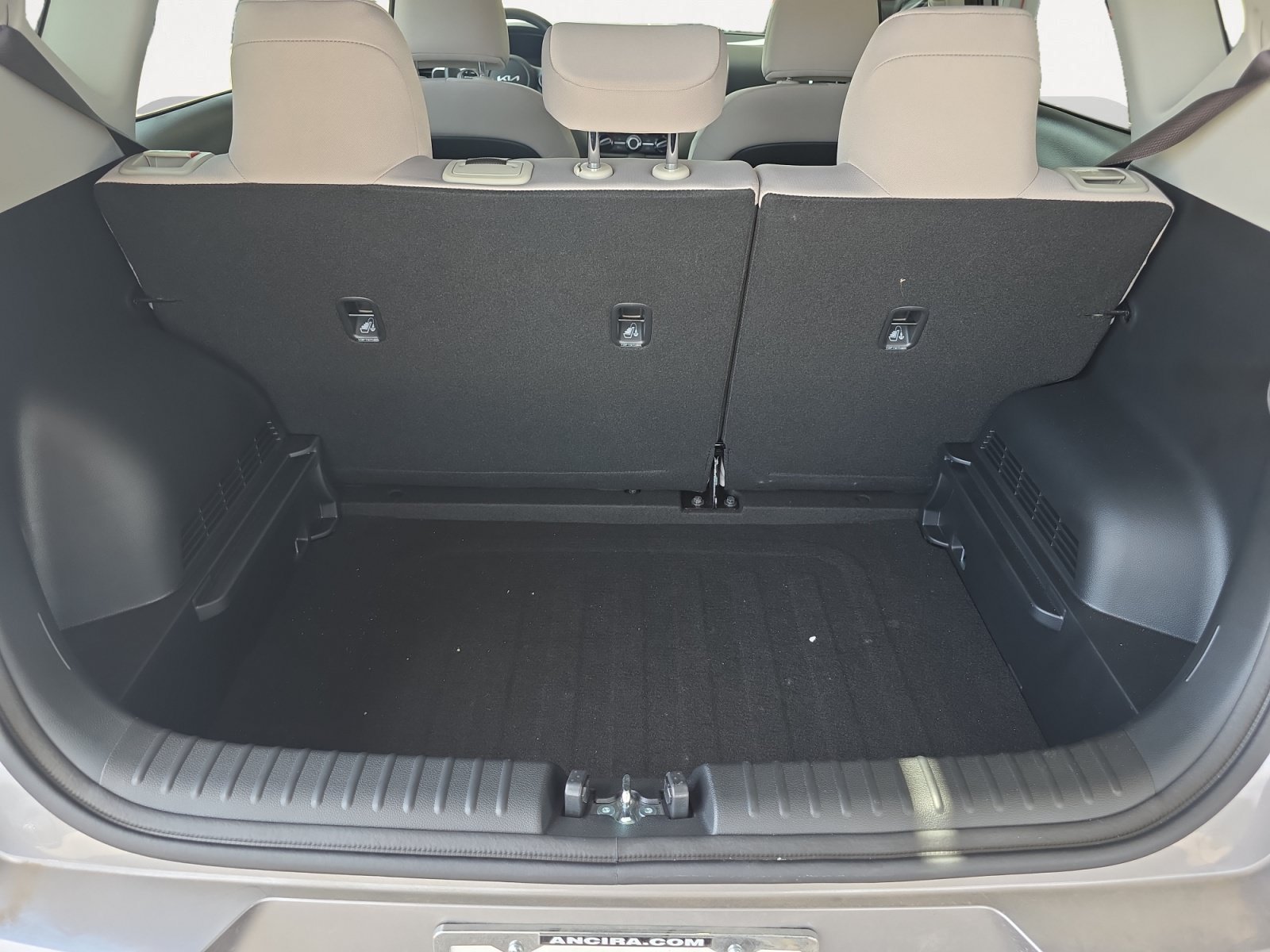 Certified Used 2025 Steel Gray Kia LX image 10