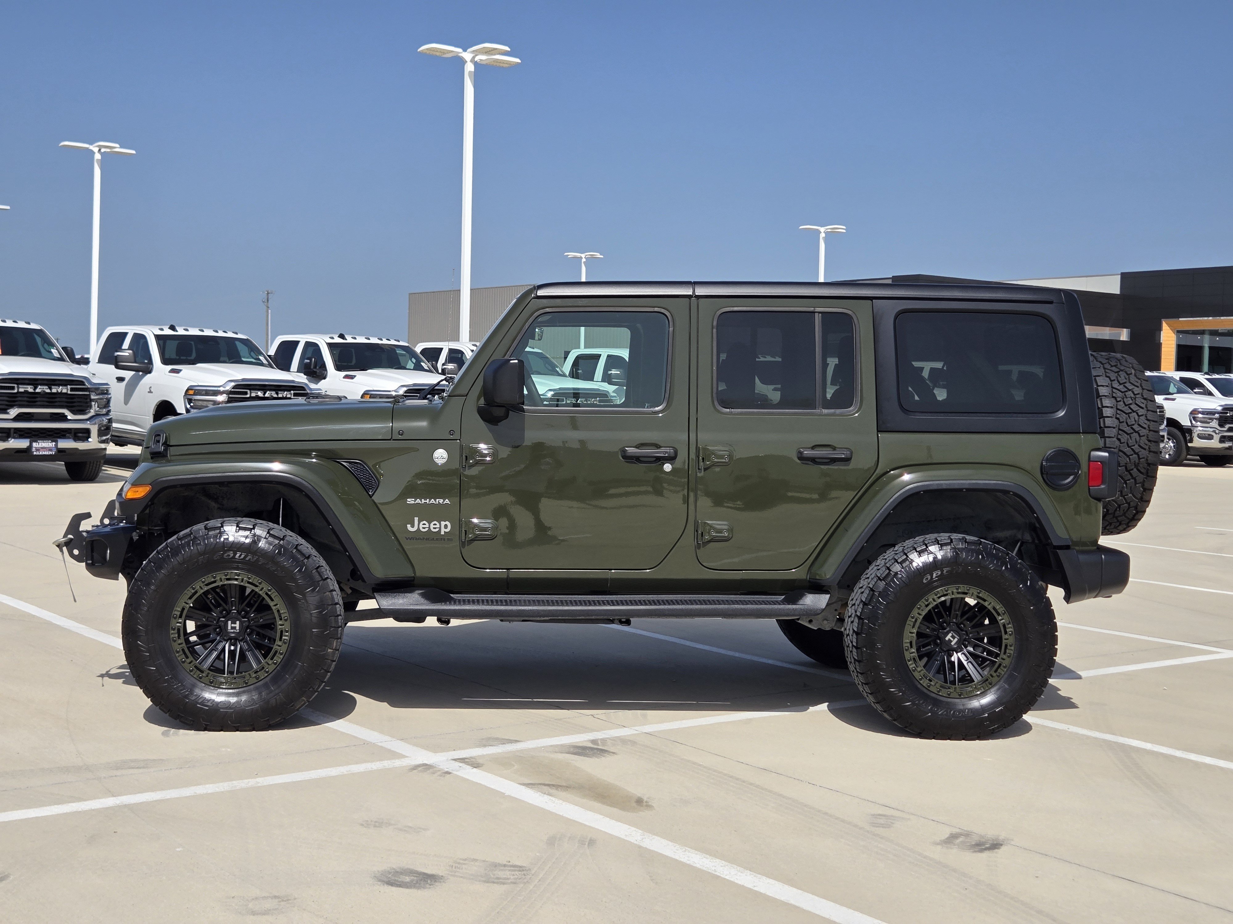 Used 2023 Sarge Green Clearcoat Jeep Sahara image 5