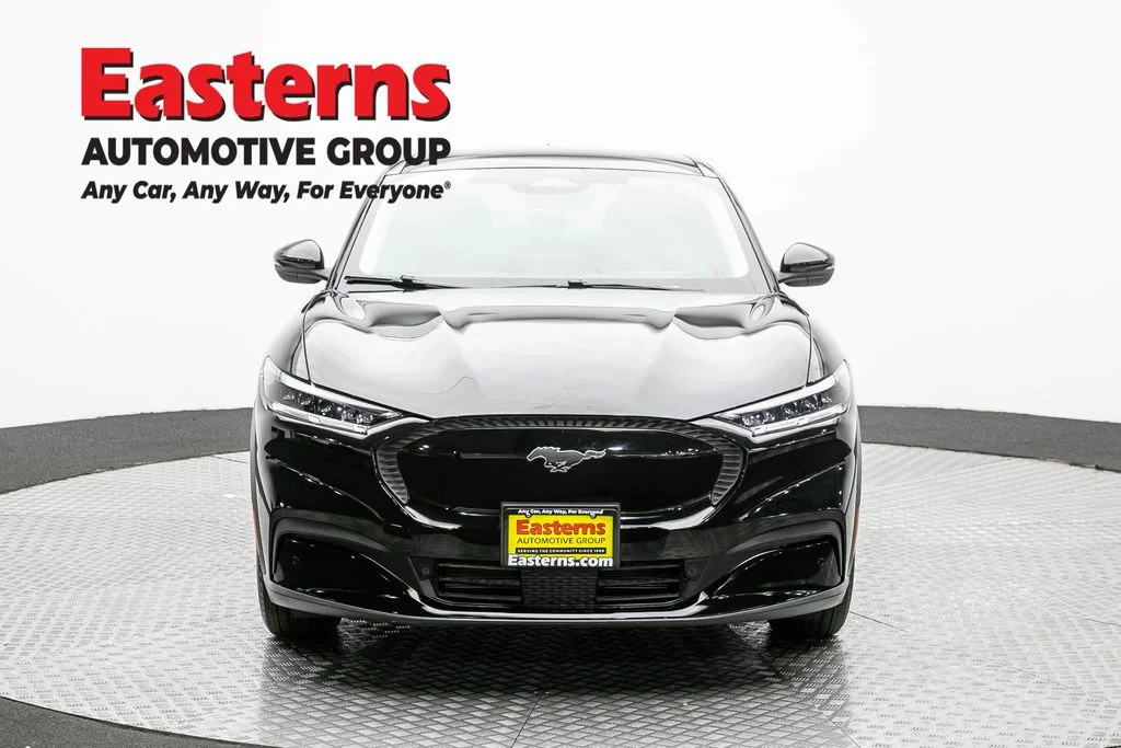 Used 2021 Black Ford Select image 2