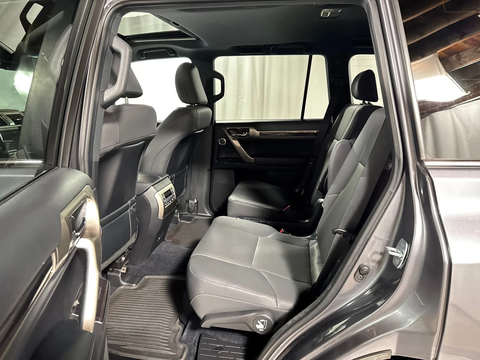 Used 2021 Gray Lexus 460 image 5