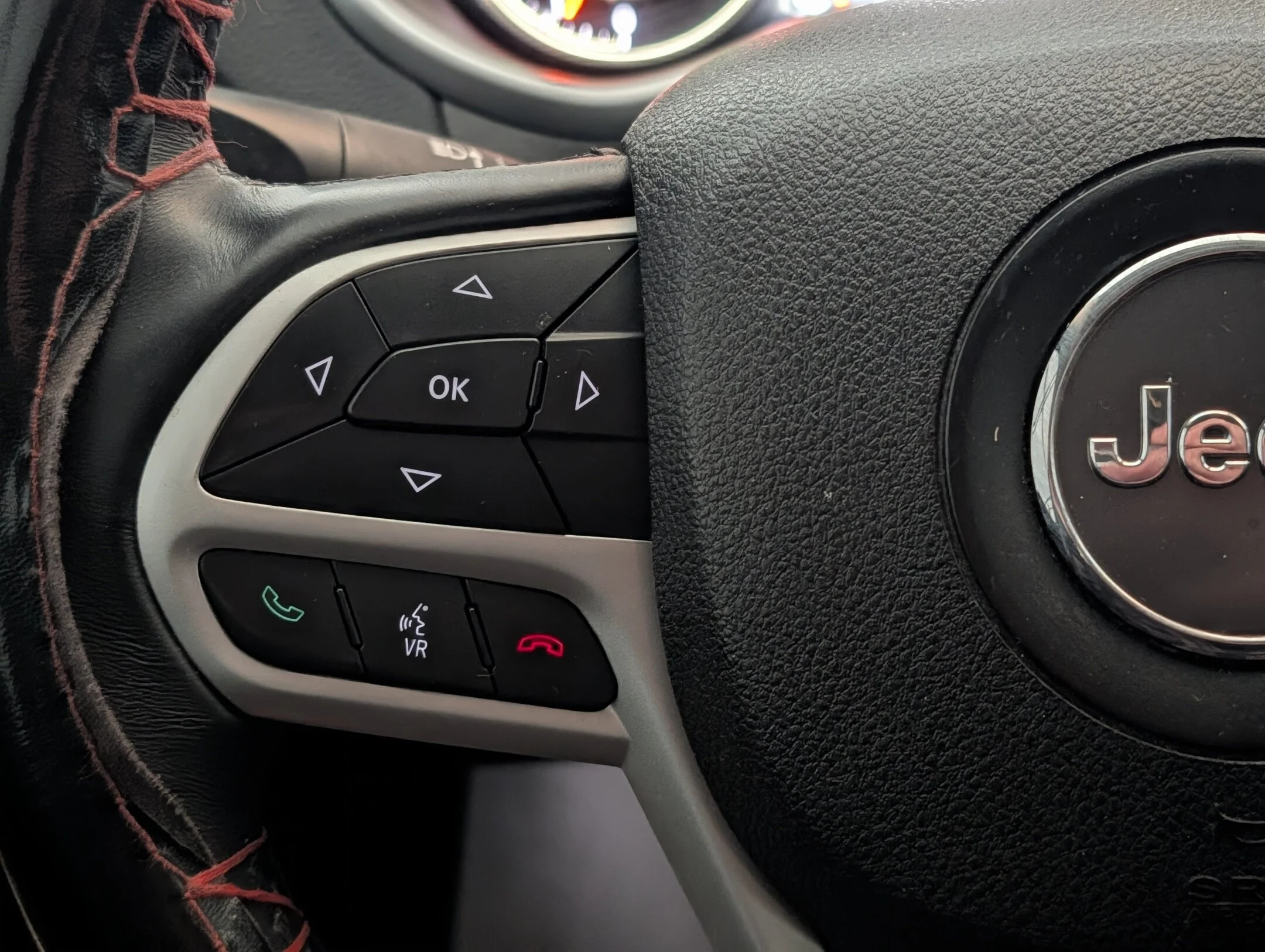 Used 2017 Grey Jeep Trailhawk - Leather - Uconnect 8.4 Touchscree - 4WD 4dr Trailhawk image 17