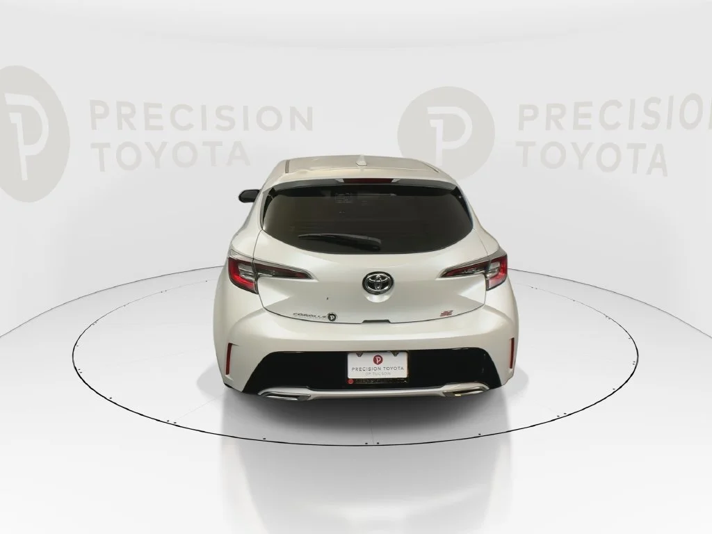 Used 2021 Wind Chill Pearl Toyota SE image 18