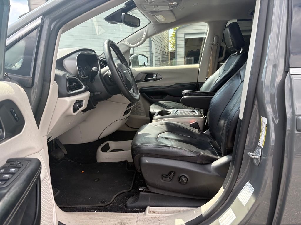 Used 2022 White Chrysler Touring L image 16