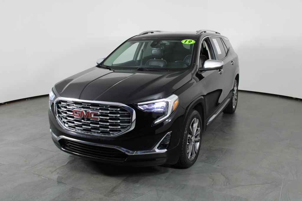 Used 2019 Black GMC Denali image 2