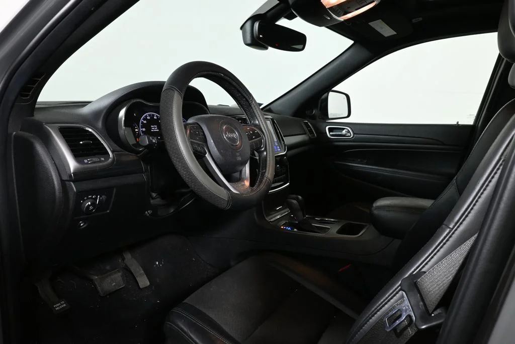 Used 2020 Gray Jeep Altitude image 4