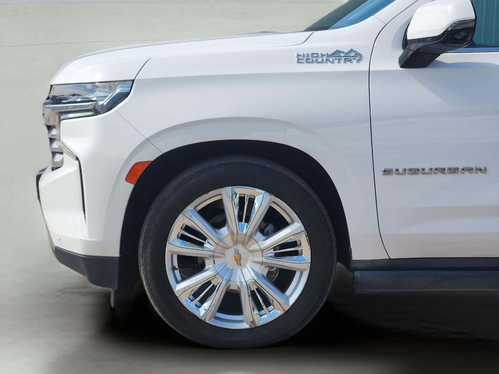 2023 Chevrolet Suburban photo 9 of 30