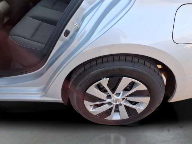 Used 2021 Silver Nissan S FWD image 16