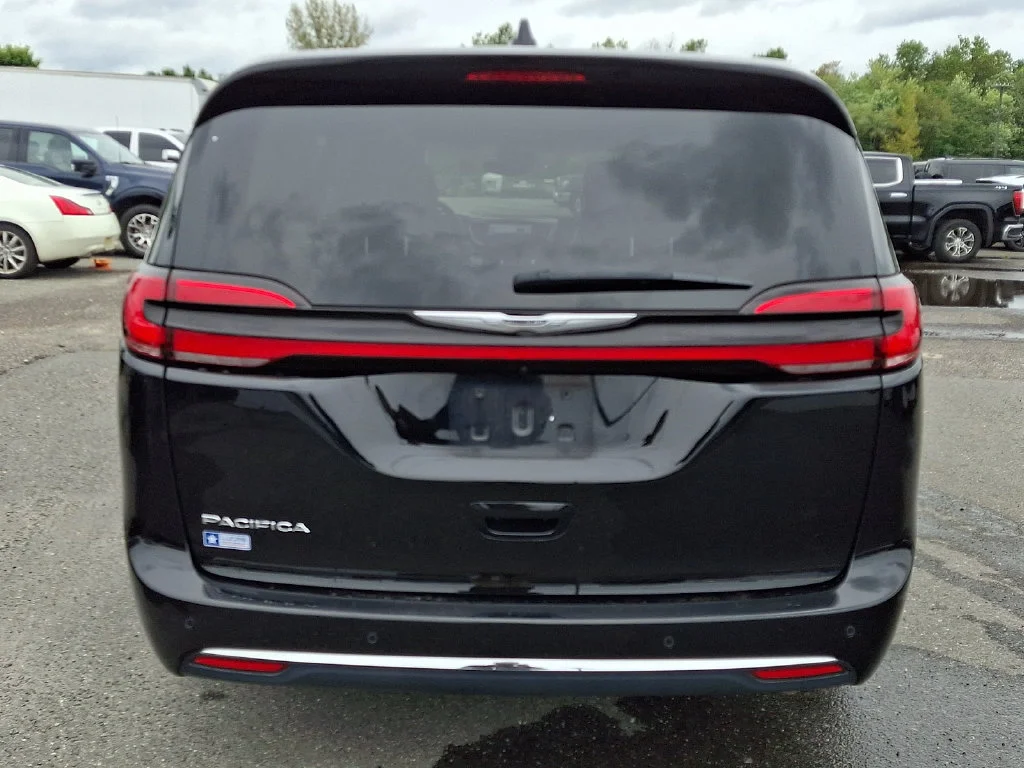 Used 2024 Diamond Black C Chrysler Touring L image 10