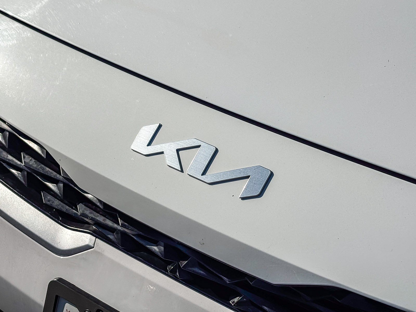 Used 2024 Clear White Kia LX image 9