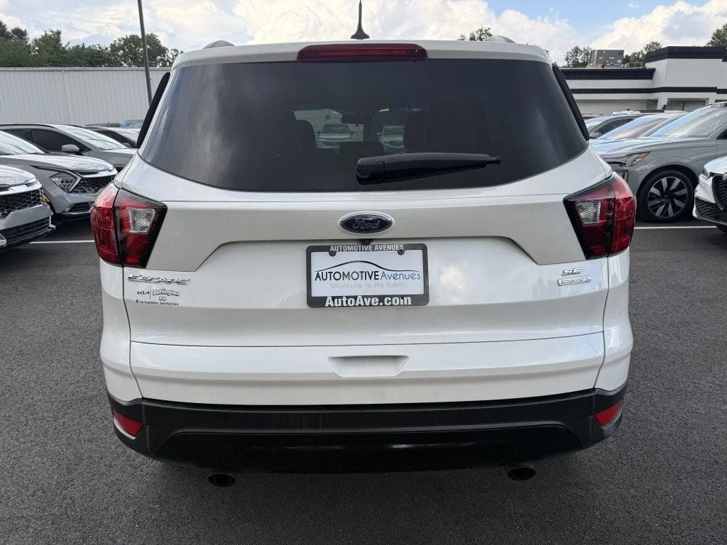 Used 2019 White Platinum Metallic Tri-Coat Ford SE FWD image 5