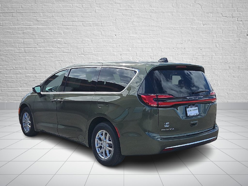 New 2027 Olive Green Pearl-Coat Paint Chrysler Select image 3