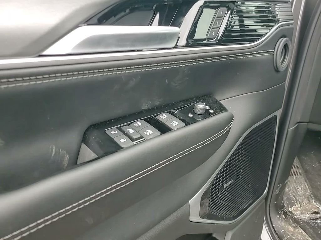 New 2026 Baltic-Gray Metallic Clear-Coat Exterior Paint Jeep Limited Altitude image 17