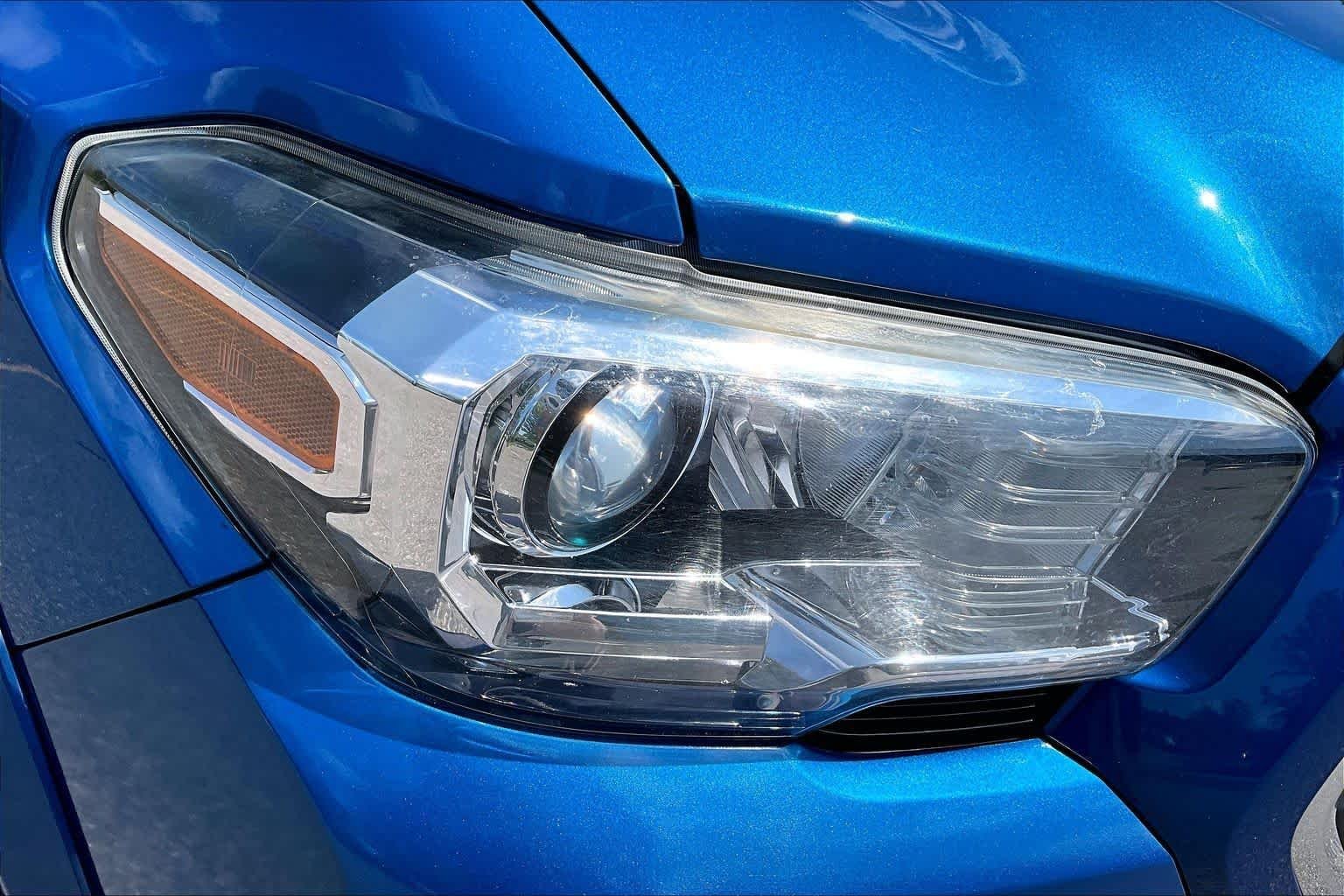 Used 2016 Blazing Blue Pearl Toyota SR5 image 27