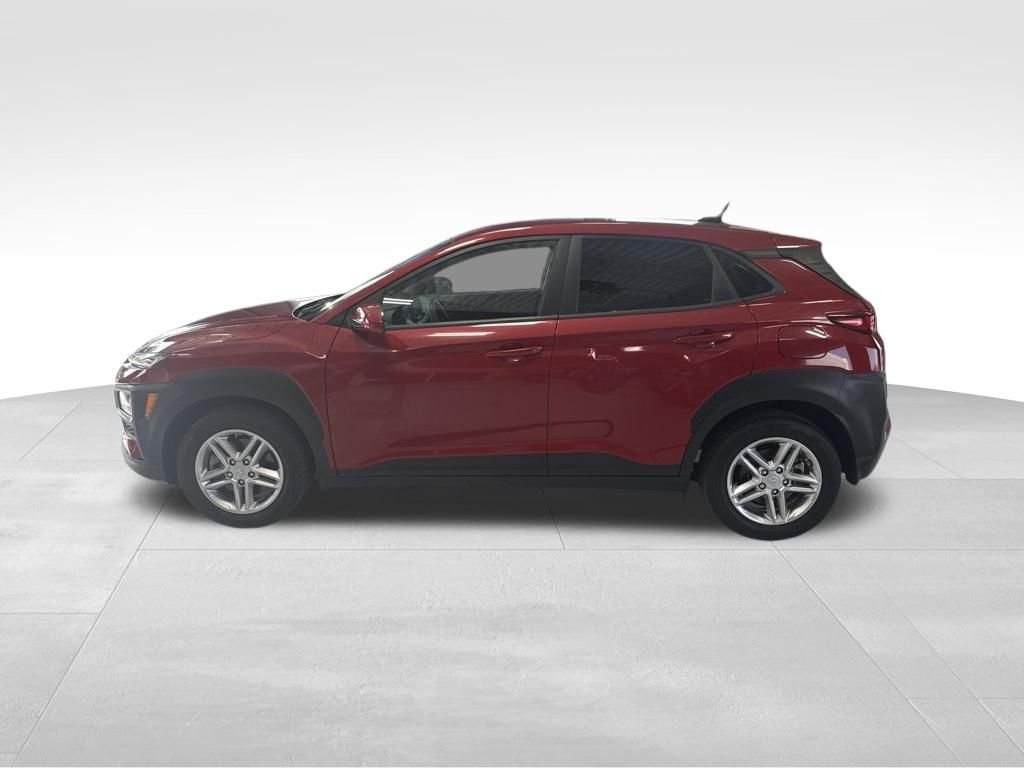 Used 2021 Red Hyundai SE image 2