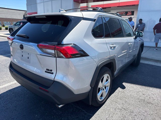 Used 2021 Silver Toyota XLE Premium image 12