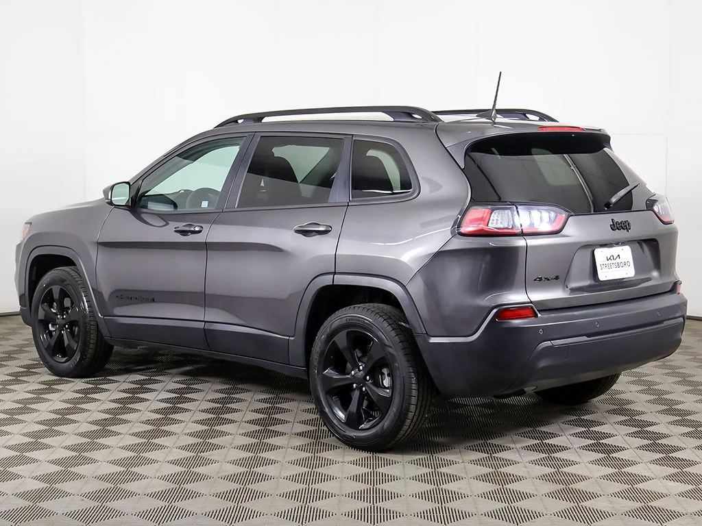 Used 2019 Gray Jeep Latitude Plus image 7