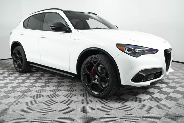 2025 Alfa Romeo Stelvio Base