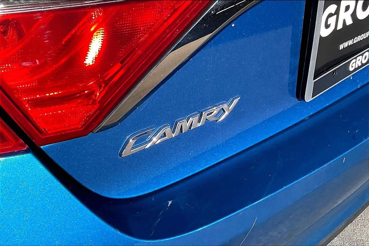 Used 2016 Blue Streak Metallic Toyota SE w/Special Edition Pkg image 10