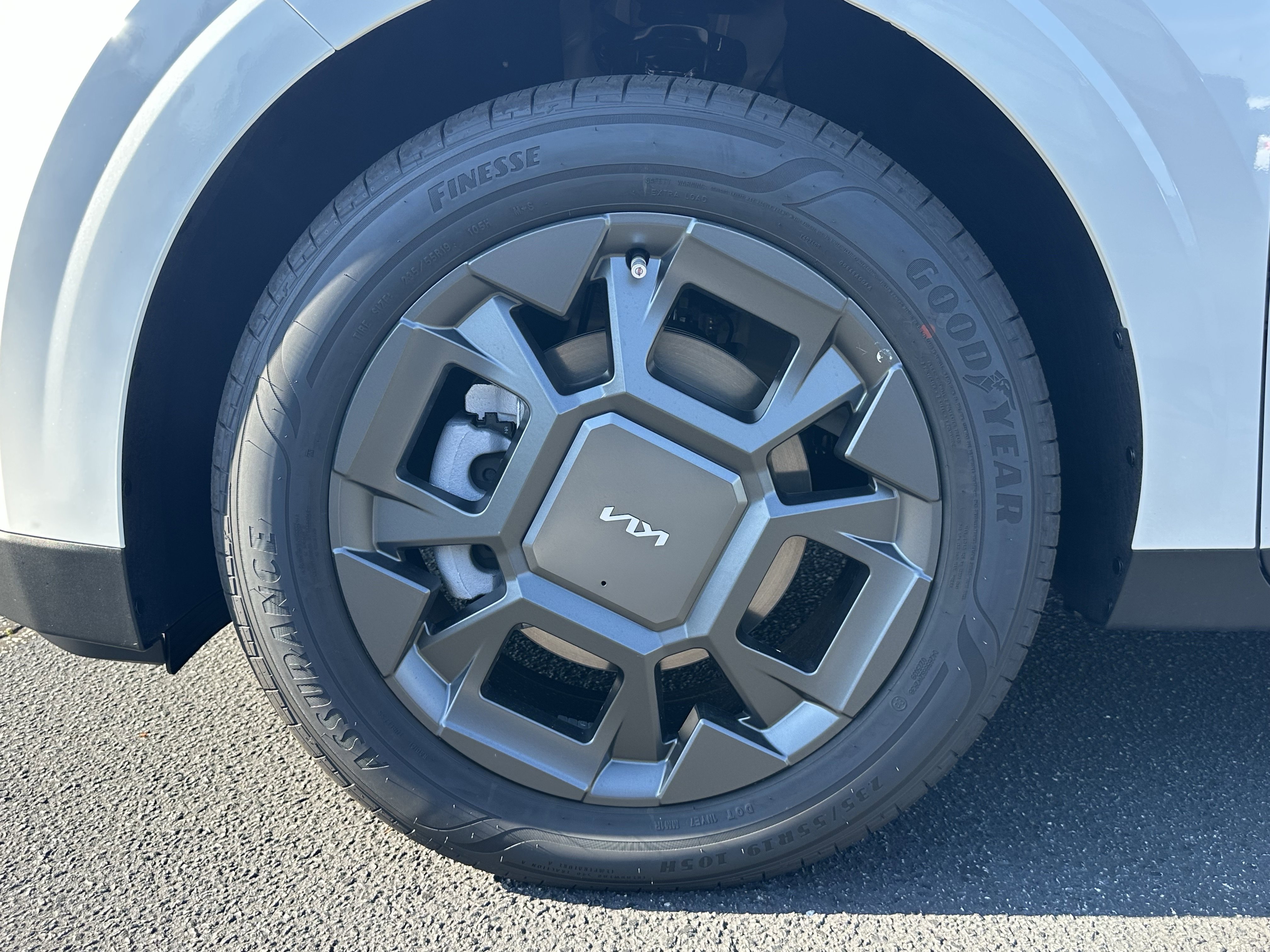 New 2026 Snow White Pearl Kia EX image 12