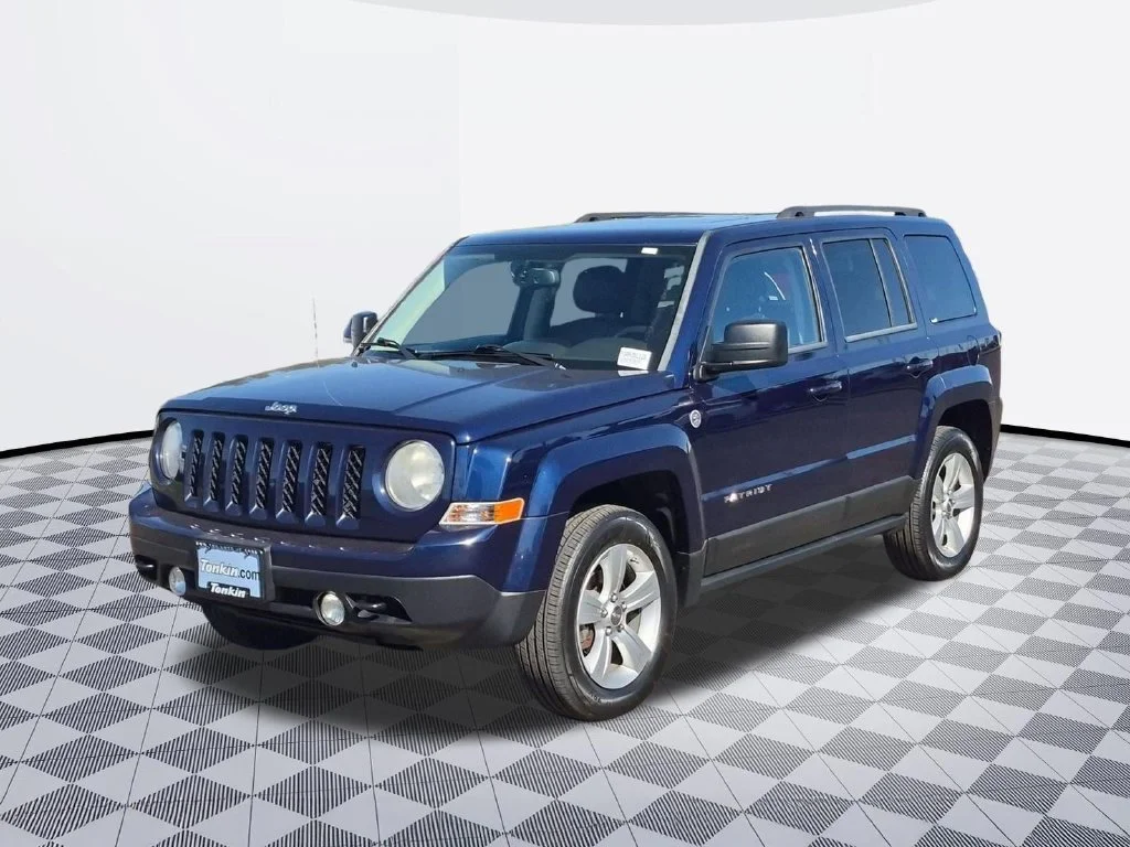 Used 2012 True Blue Pearlcoat Jeep Latitude image 2