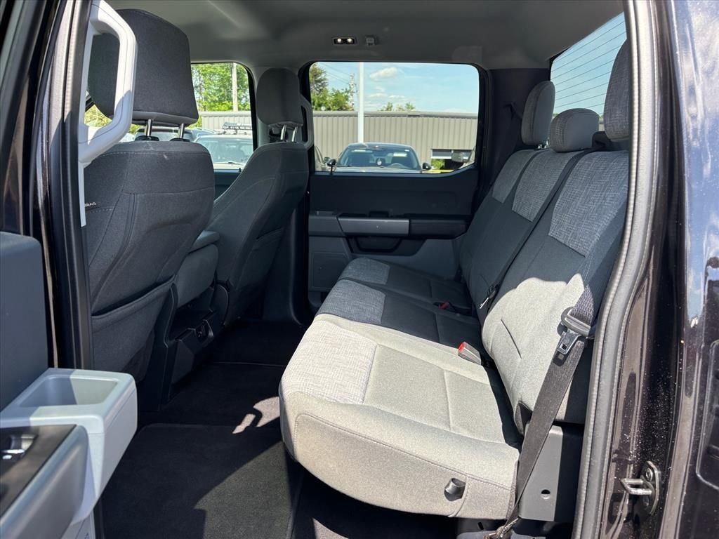 Used 2023 Black Ford XLT image 12