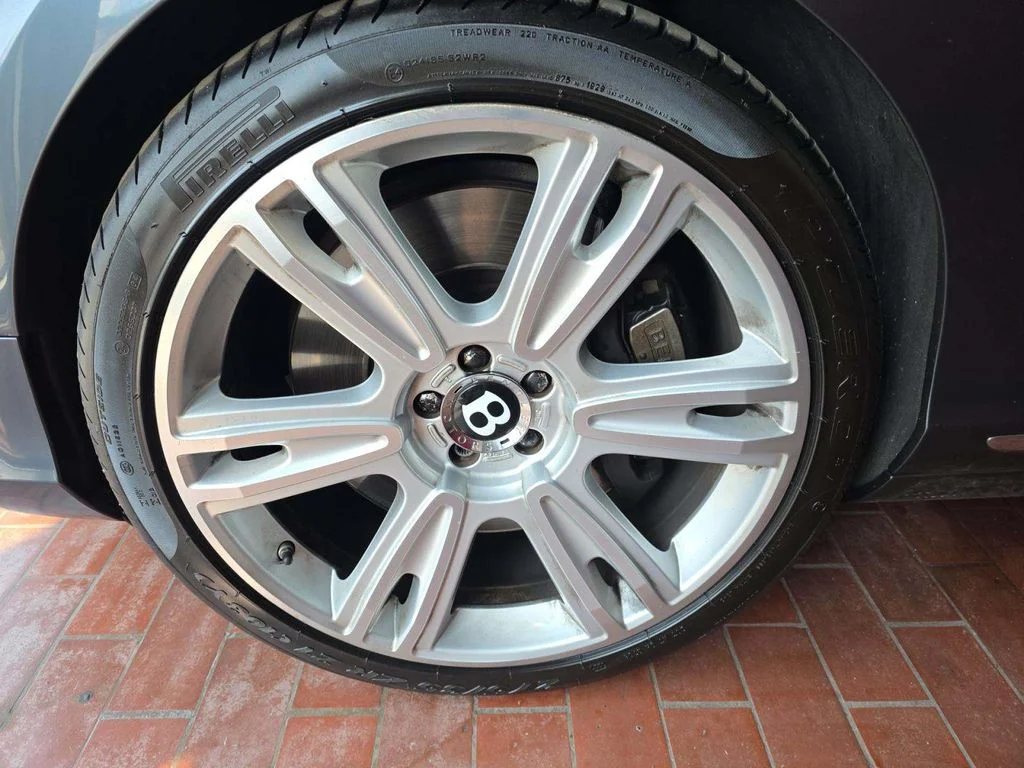 Used 2013 Blue Bentley V8 image 17