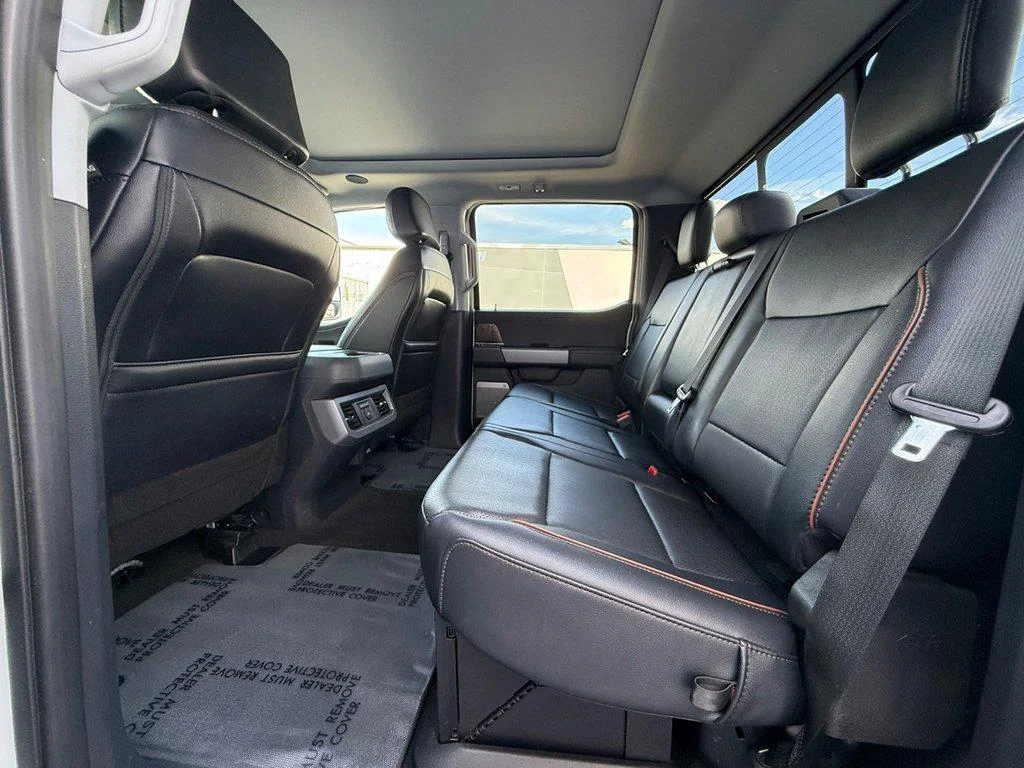 Used 2025 Oxford White Ford LARIAT 4WD CREW CAB 6.75 BOX image 19