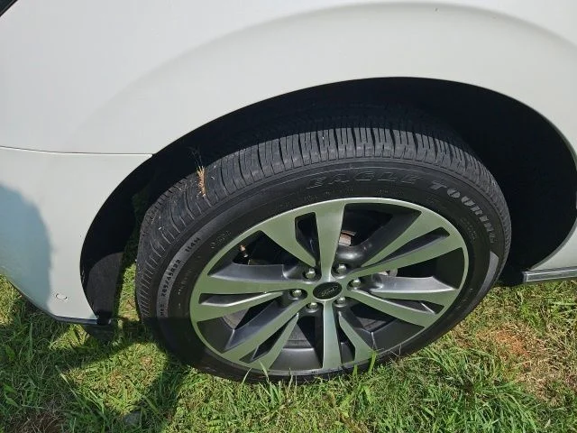 Used 2021 White Ford Limited image 3